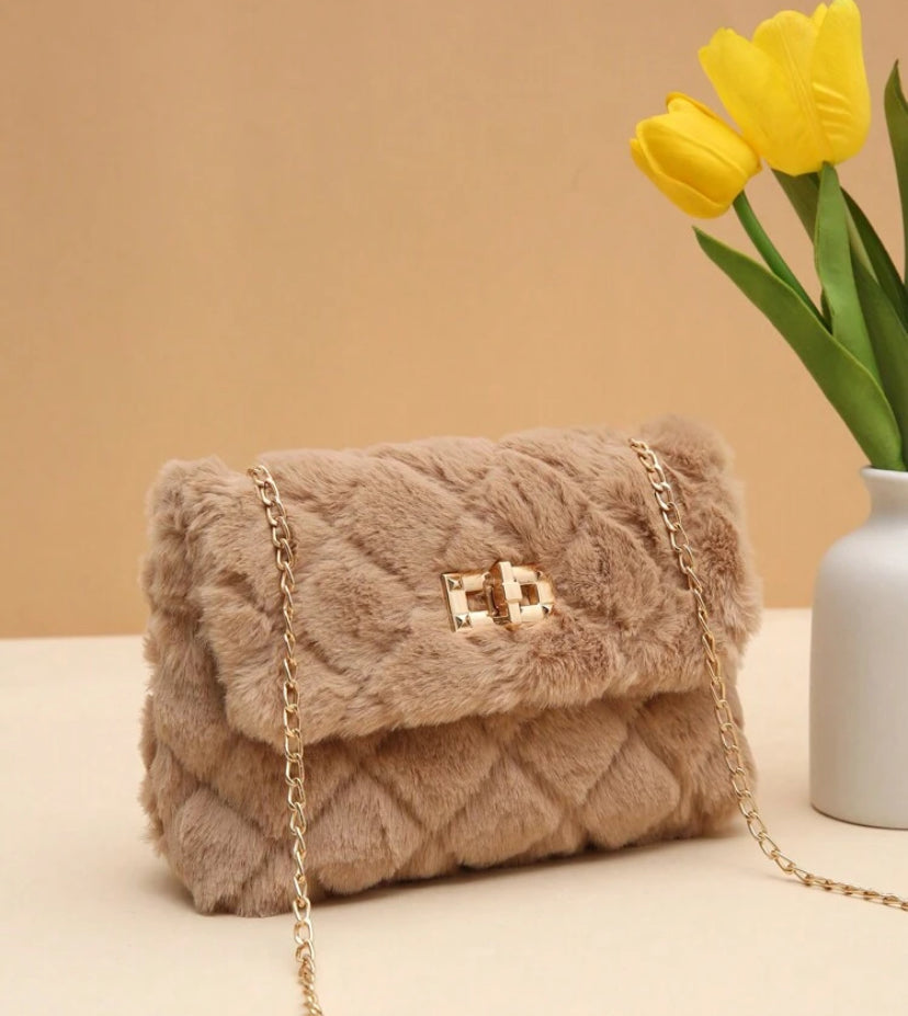 Sac bandoulière en matériau pelucheux, nouveau sac à épaule et polyvalent pour femmes, petit sac carré verrouillé pelucheux et moelleux